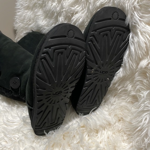 UGG Bailey Button Triplet sheepskin black suede boots size 8 w/ 3 buttons. - Picture 12 of 16